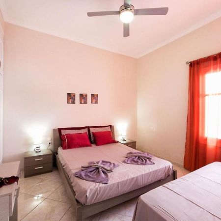 Town House For 6-16 With Ac Villa Páros Buitenkant foto