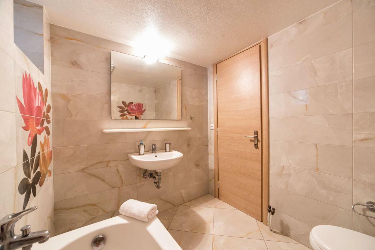 Town House For 6-16 With Ac Villa Páros Buitenkant foto
